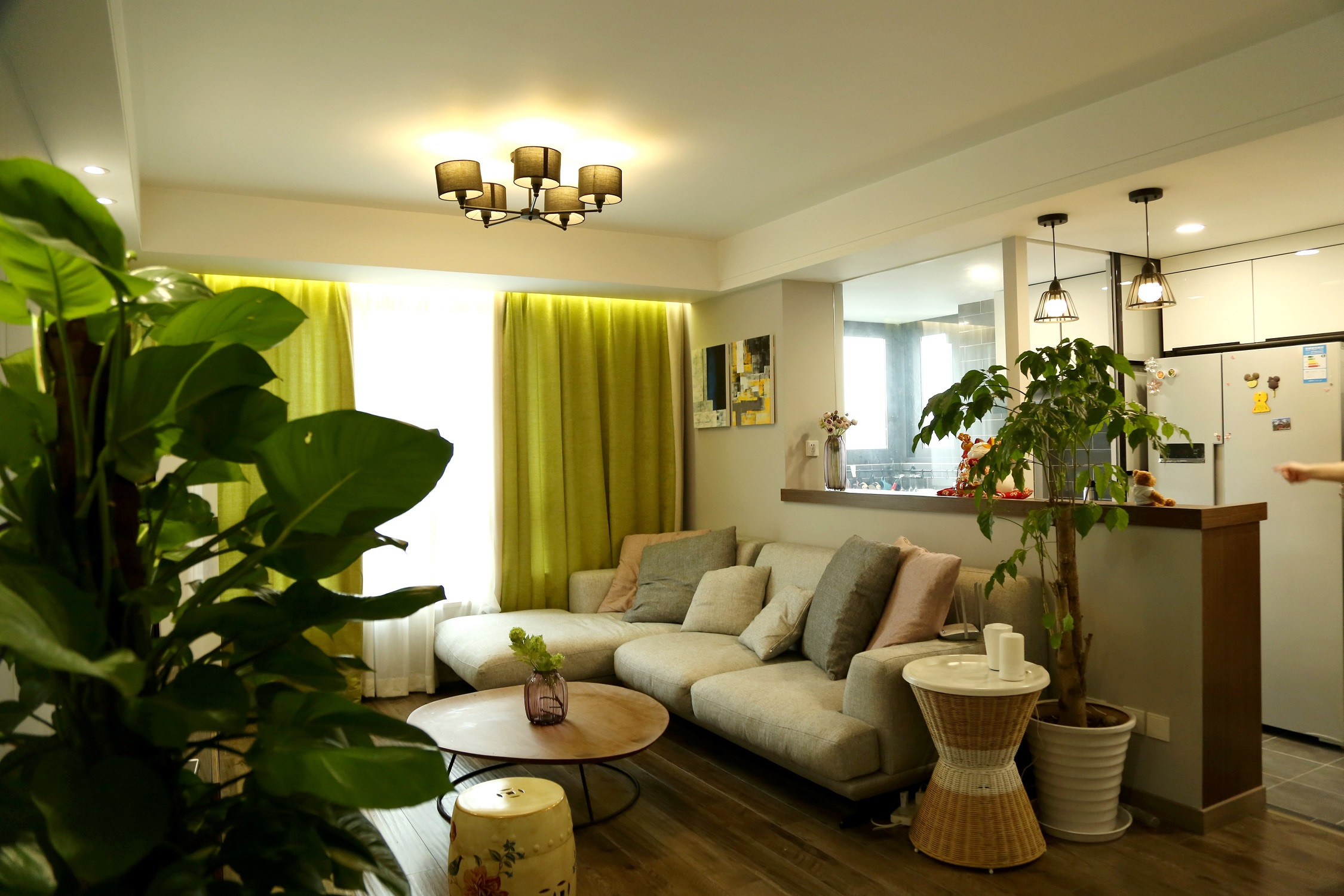 简约风格,5-10万装修,二居室装修,80平米装修,客厅,窗帘,绿色