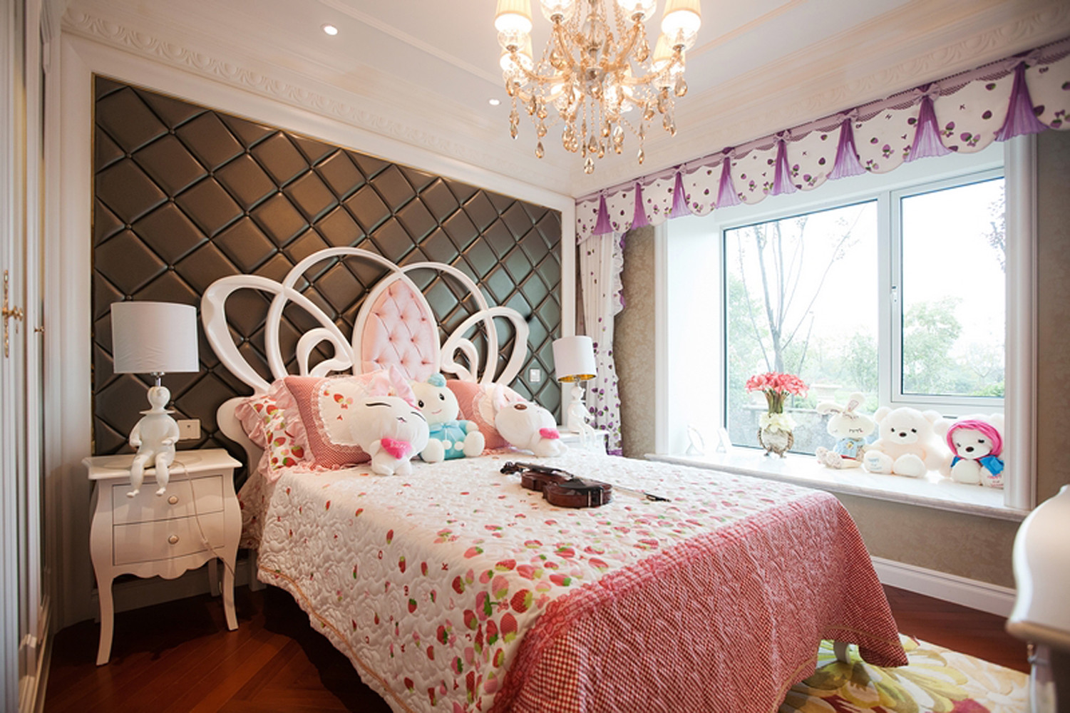 130平米装修,三居室装修,豪华型装修,卧室,法式风格,卧室背景墙,床上用品,粉色