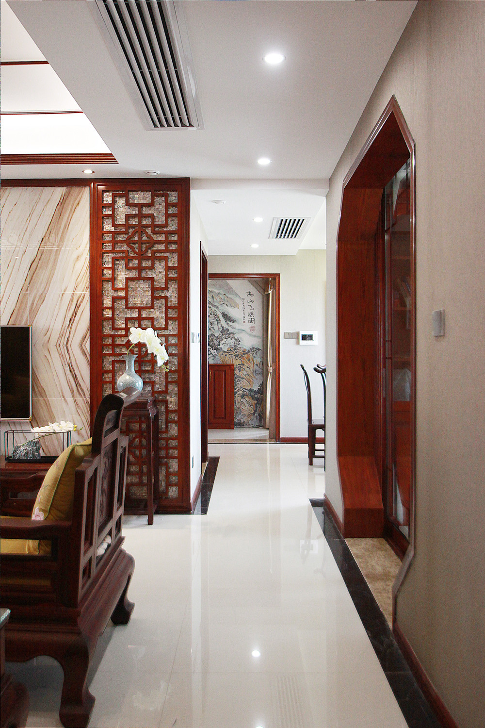 中式风格,四房装修,130平米装修,20万以上装修,客厅,过道,白色