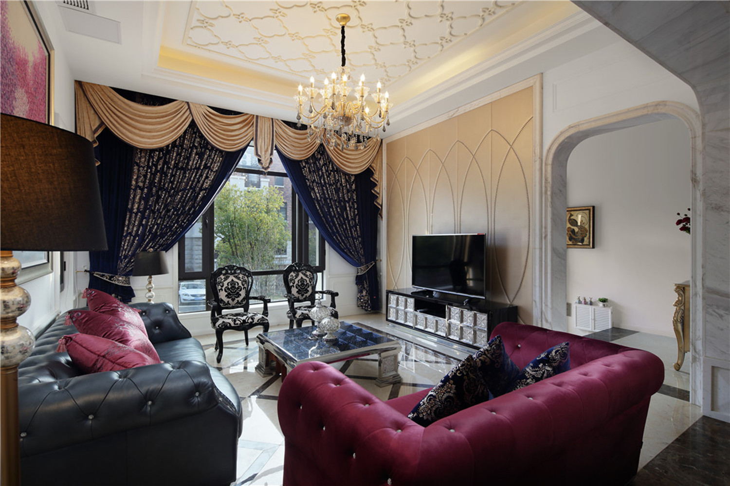别墅装修,豪华型装修,140平米以上装修,客厅,新古典风格,窗帘,沙发,蓝色,红色