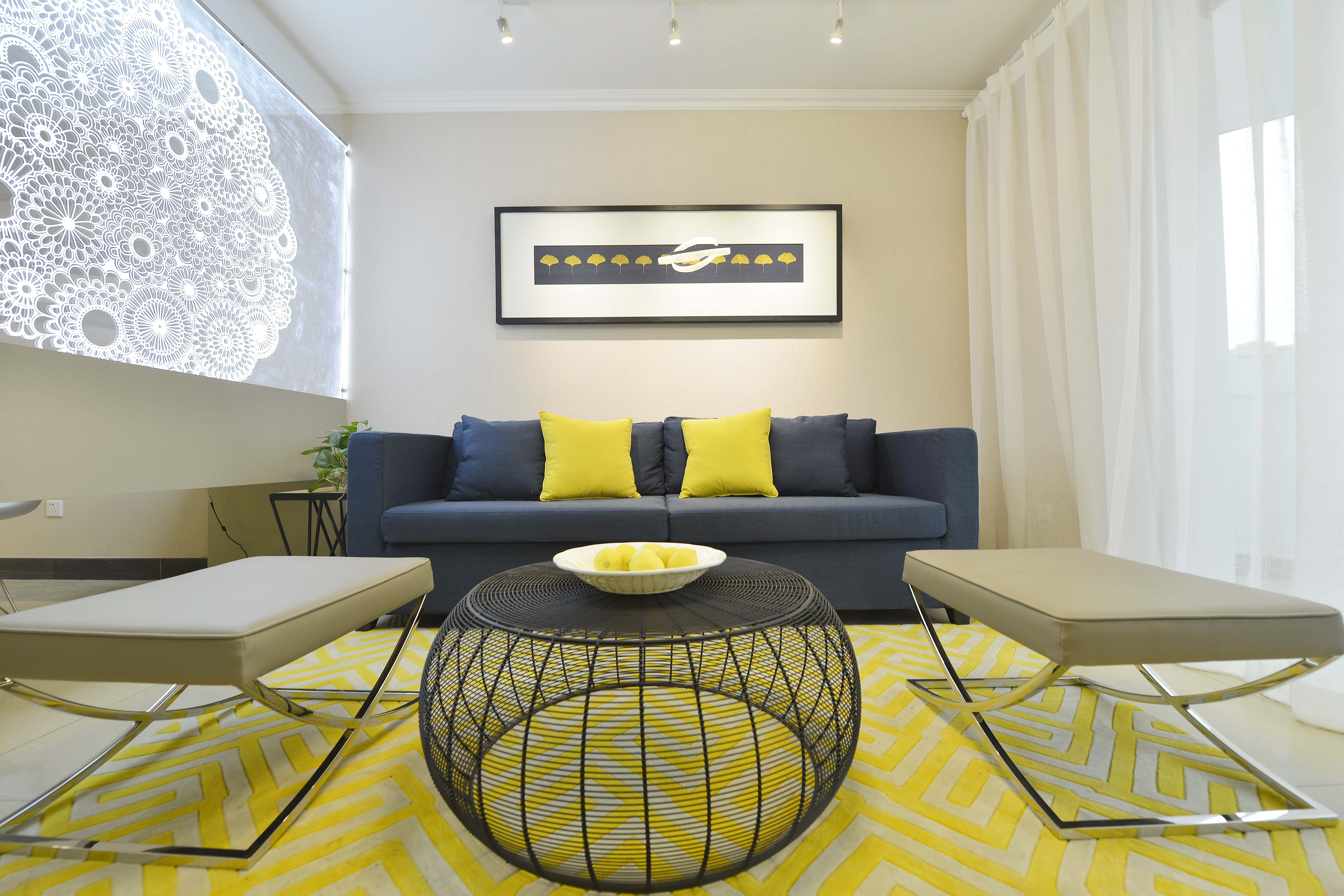 简约风格,二居室装修,3万-5万装修,130平米装修,客厅,地毯,抱枕,黄色