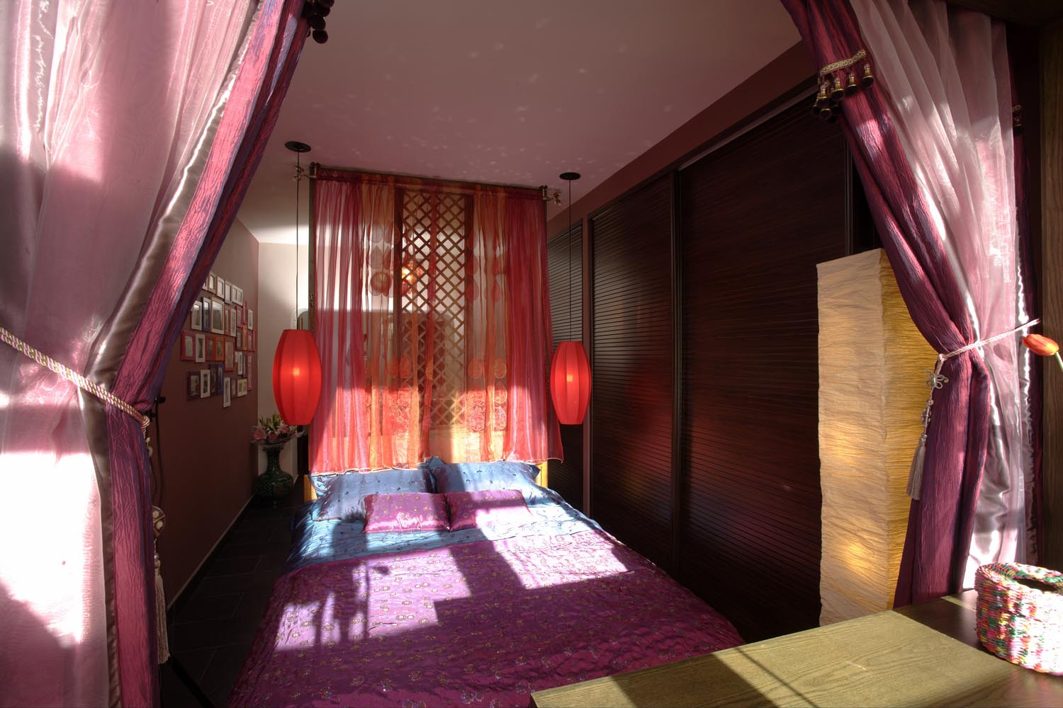 东南亚风格,5-10万装修,40平米装修,小户型装修,卧室,窗帘,紫色