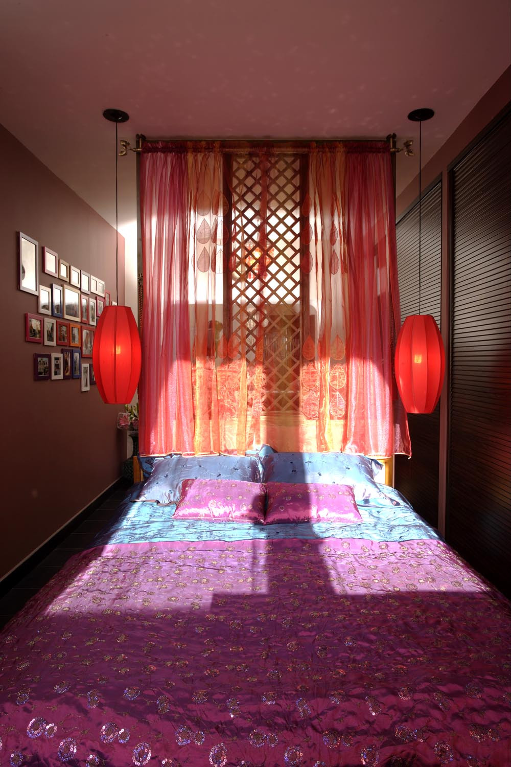 东南亚风格,5-10万装修,40平米装修,小户型装修,卧室,灯具,红色