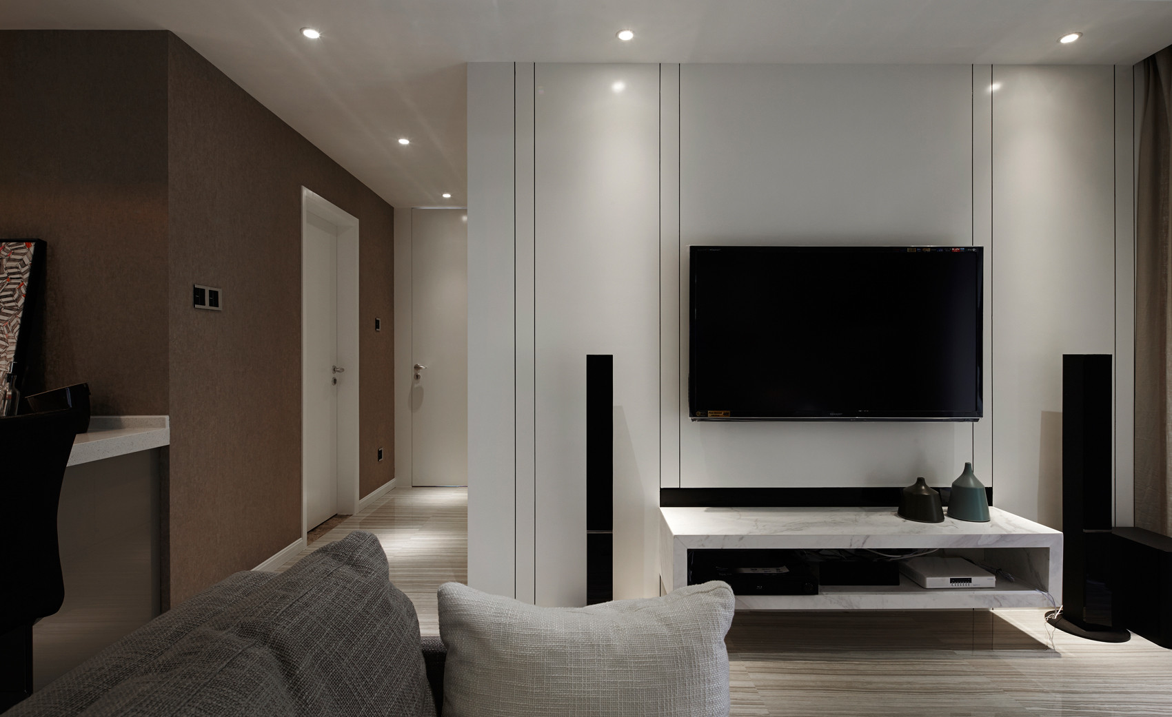 现代简约风格小户型舒适电视背景墙设计