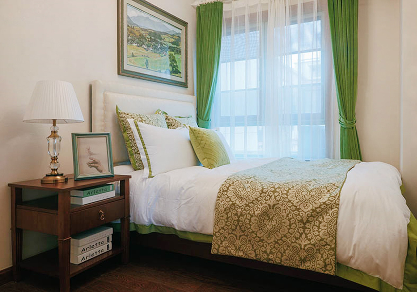 美式风格,别墅装修,20万以上装修,140平米以上装修,卧室,窗帘,绿色,米色