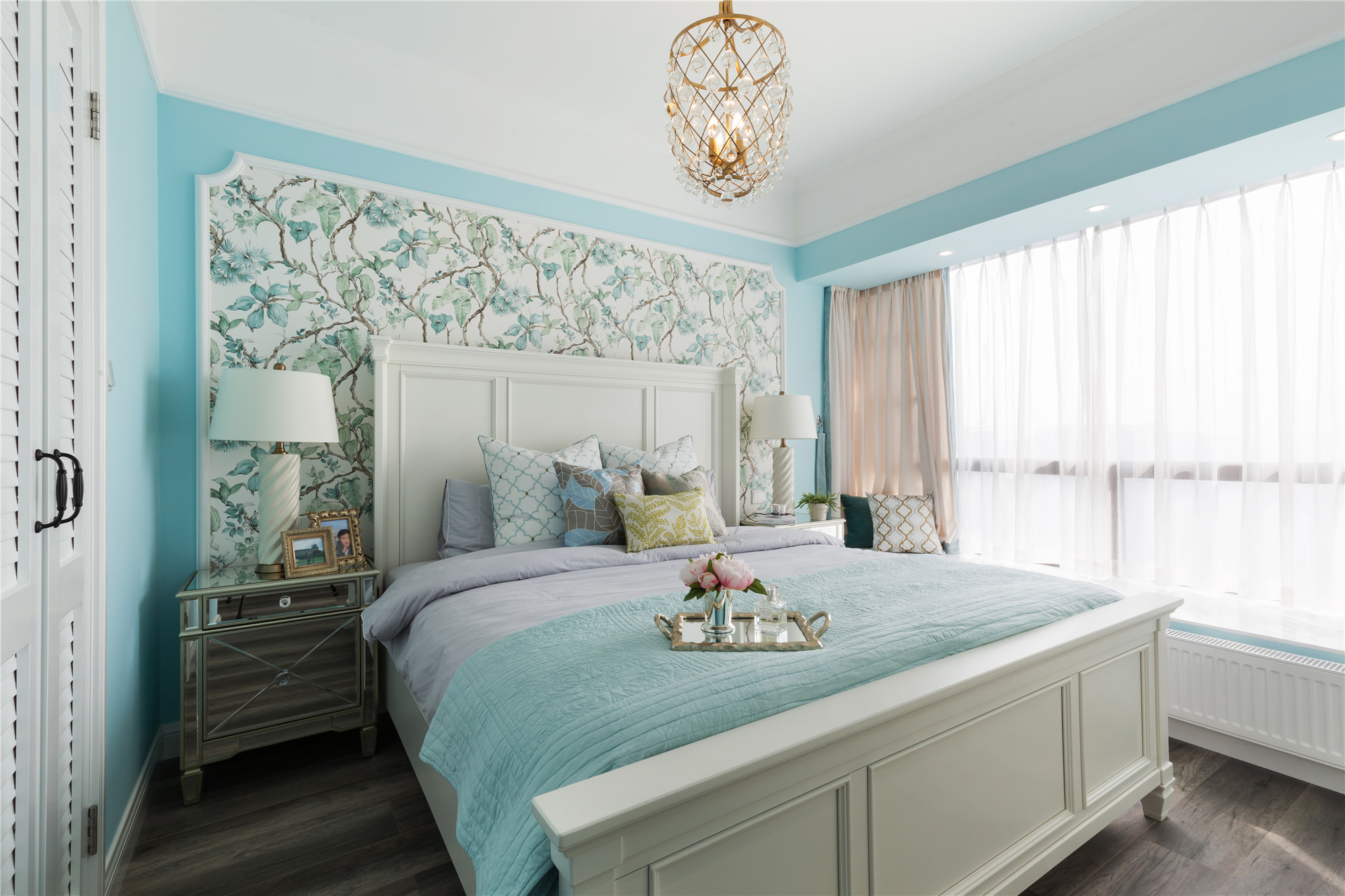 美式风格,三居室装修,20万以上装修,110平米装修,卧室,卧室背景墙,蓝色