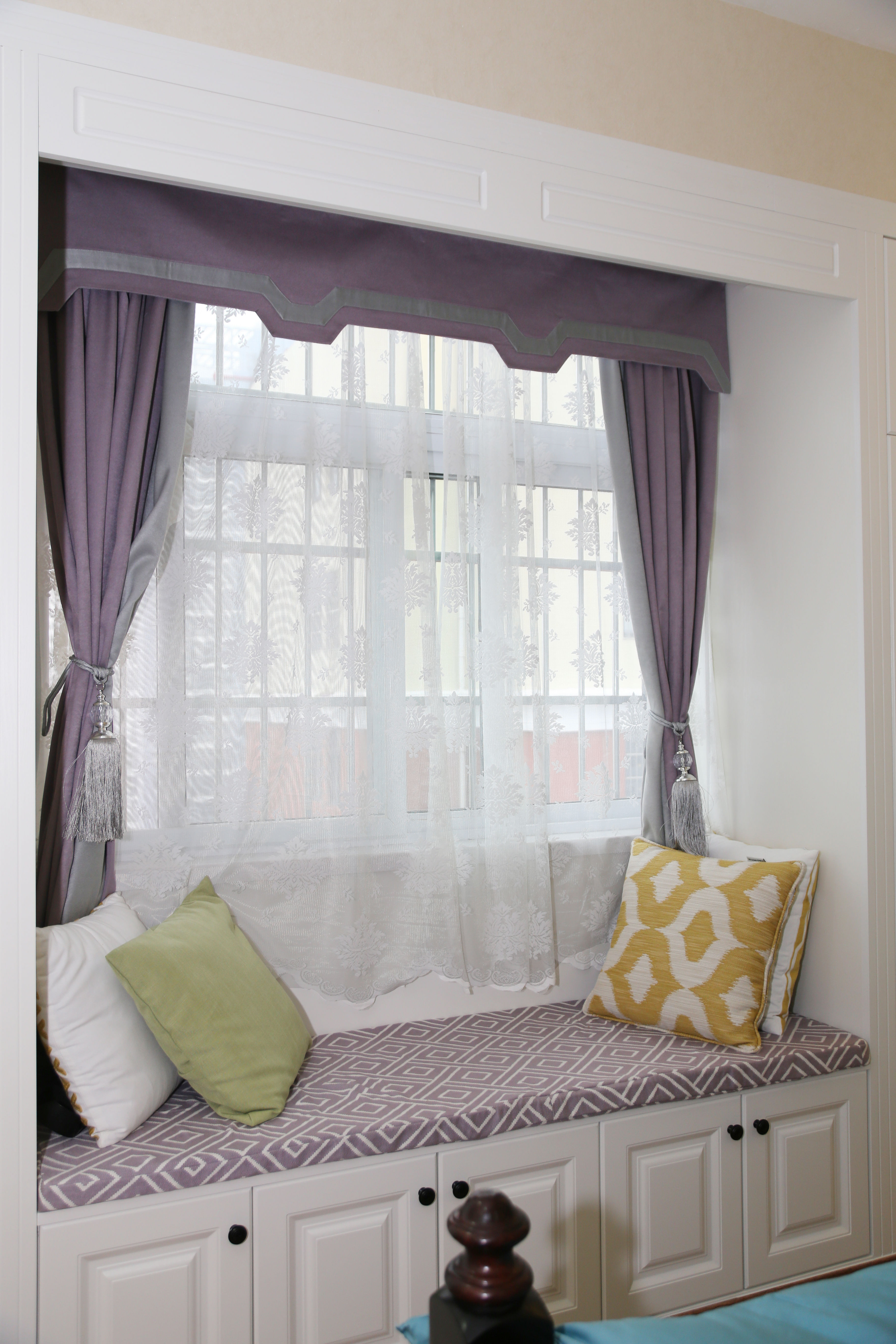 三居室装修,110平米装修,美式风格,15-20万装修,卧室,飘窗,窗帘,紫色