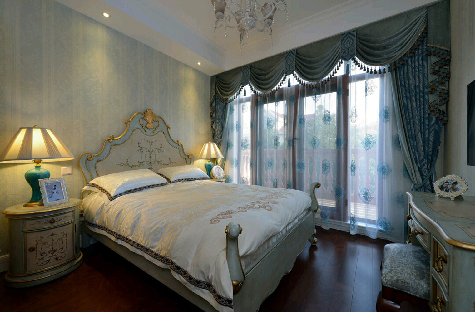 混搭风格,别墅装修,豪华型装修,140平米以上装修,卧室,窗帘,背景墙,蓝色