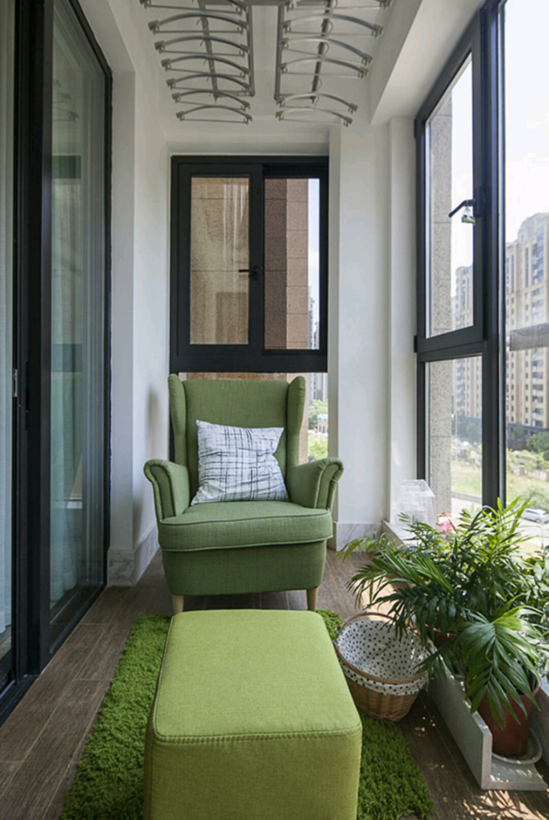 简约风格,15-20万装修,三居室装修,90平米装修,阳台,室内植物,椅子,绿色