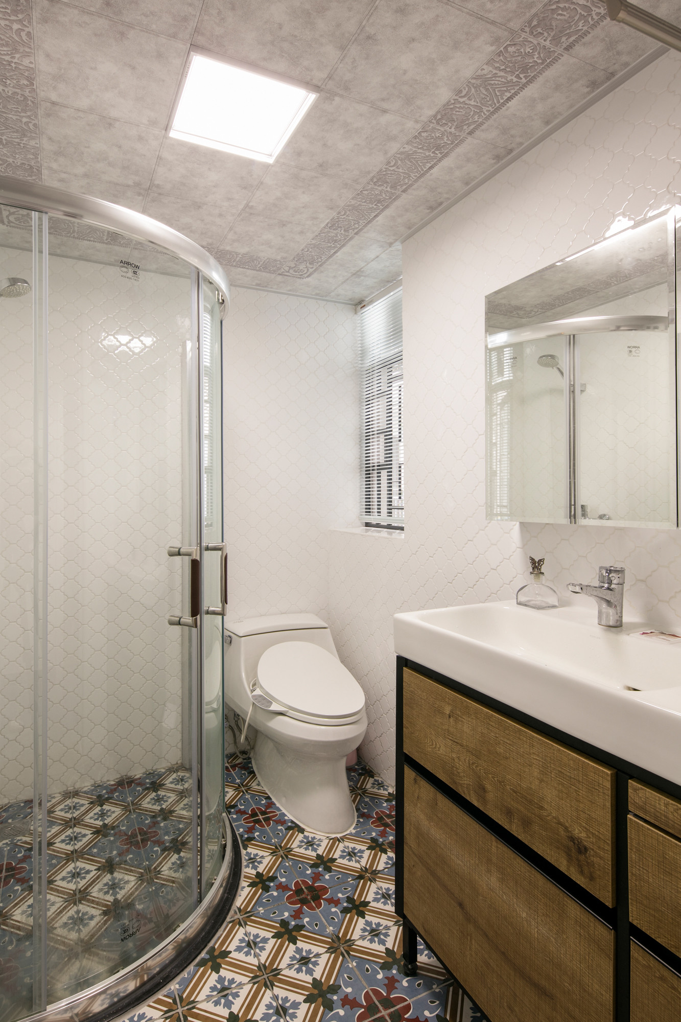 三居室装修,20万以上装修,100平米装修,卫生间,北欧风格,淋浴房,洗手台,白色