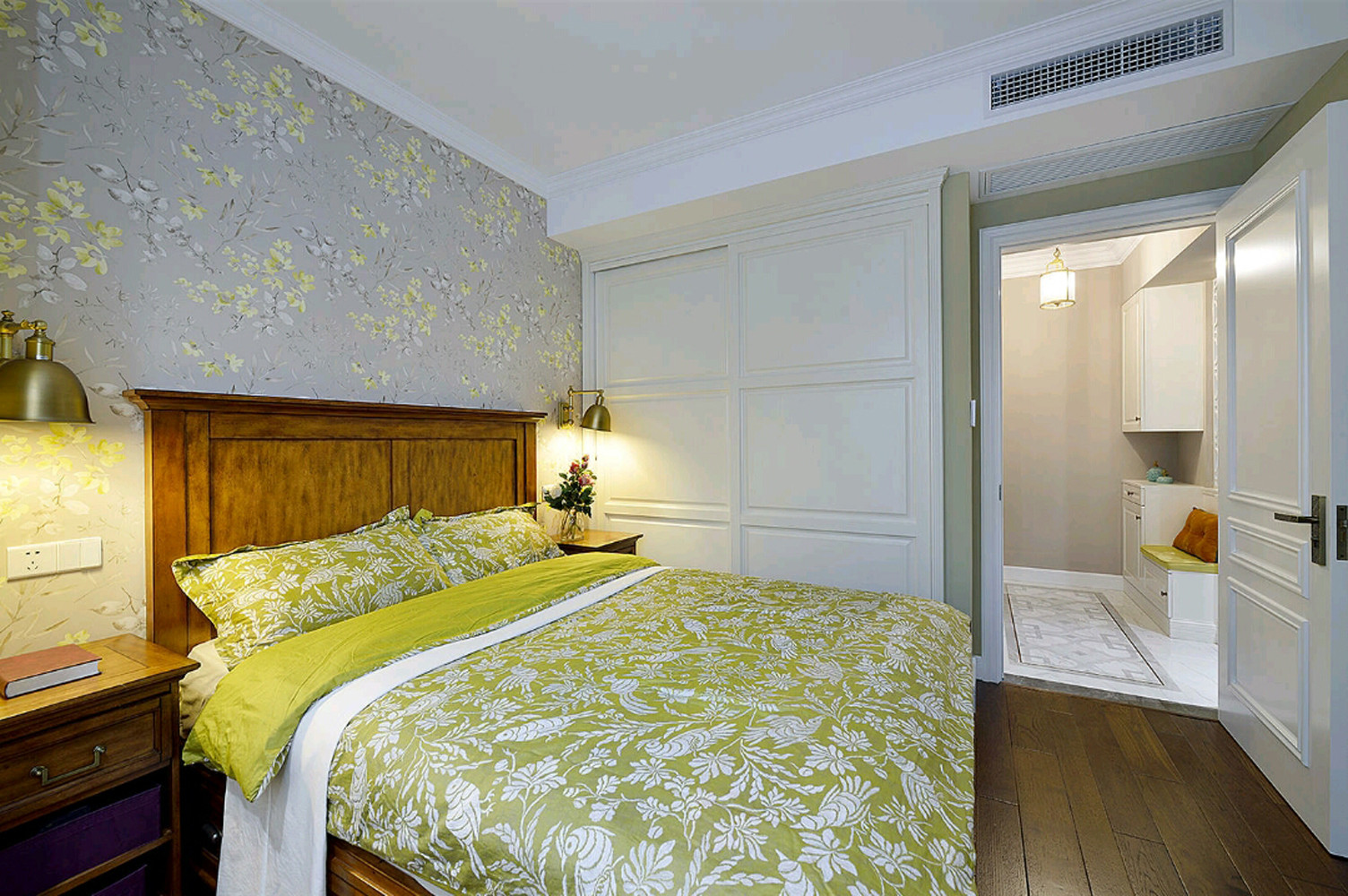 美式风格,20万以上装修,三居室装修,130平米装修,卧室,卧室背景墙,床上用品,黄色