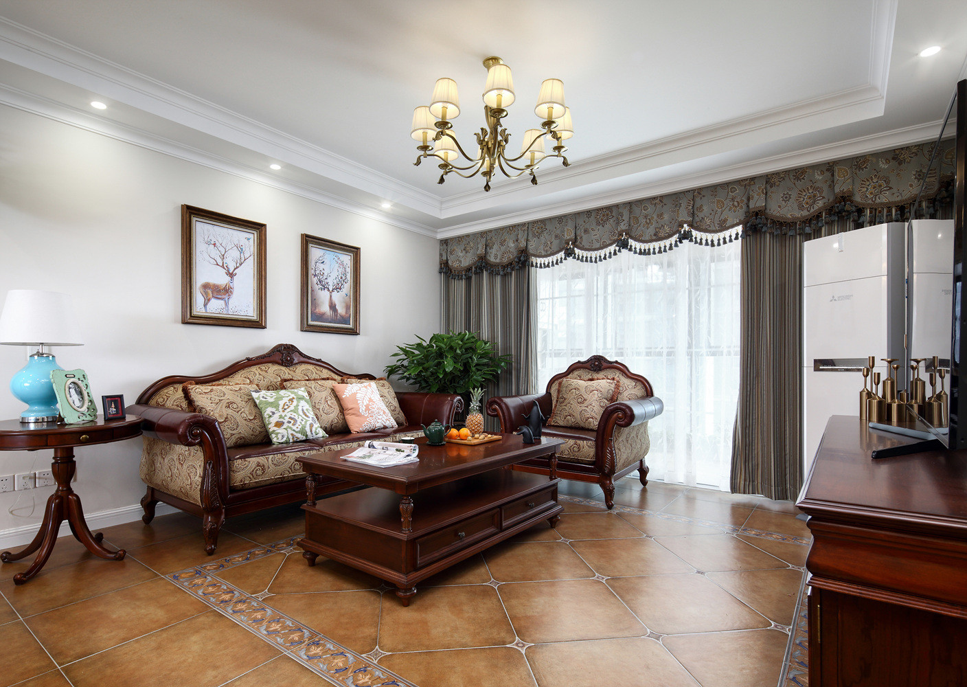 美式风格,20万以上装修,三居室装修,140平米以上装修,客厅,沙发,茶几,褐色