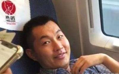 高铁霸座男坐轮椅从未见过如此厚颜无耻之人!