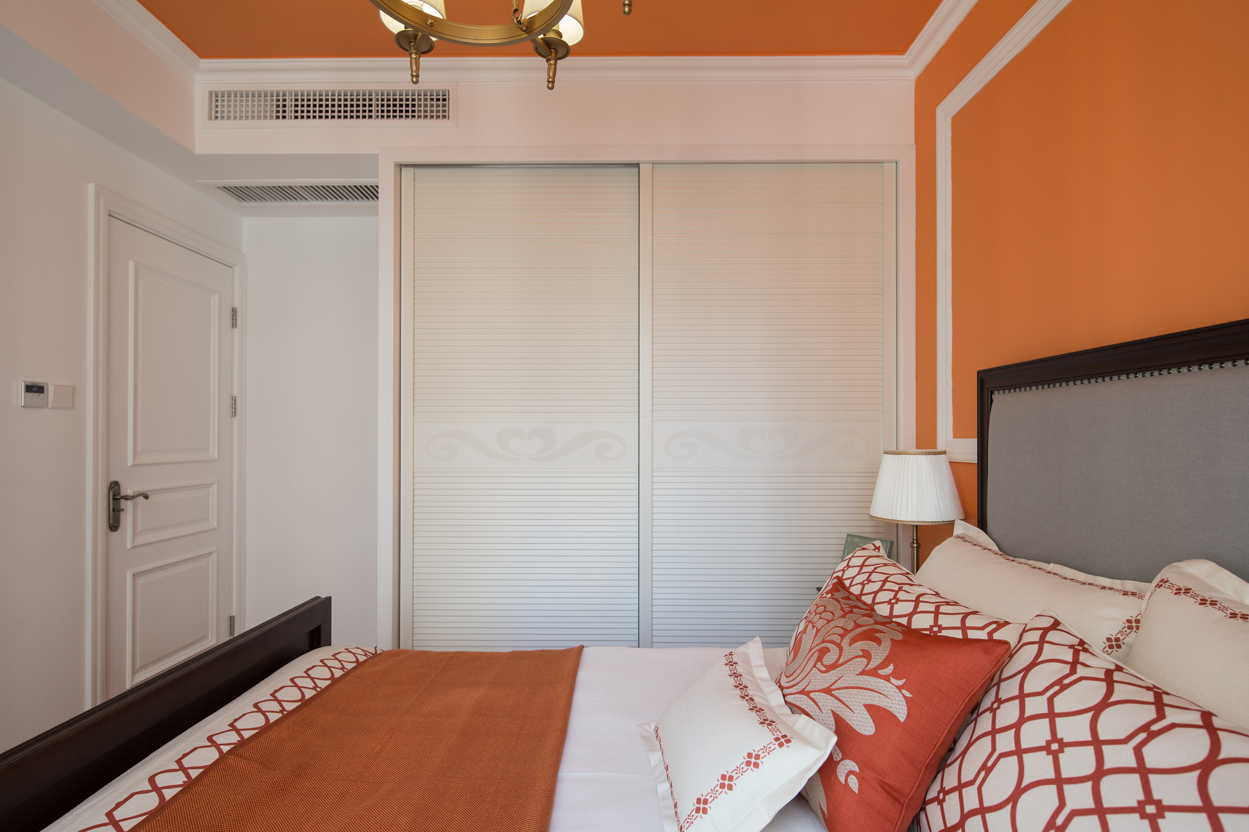 美式风格,20万以上装修,100平米装修,三居室装修,卧室,卧室背景墙,橙色