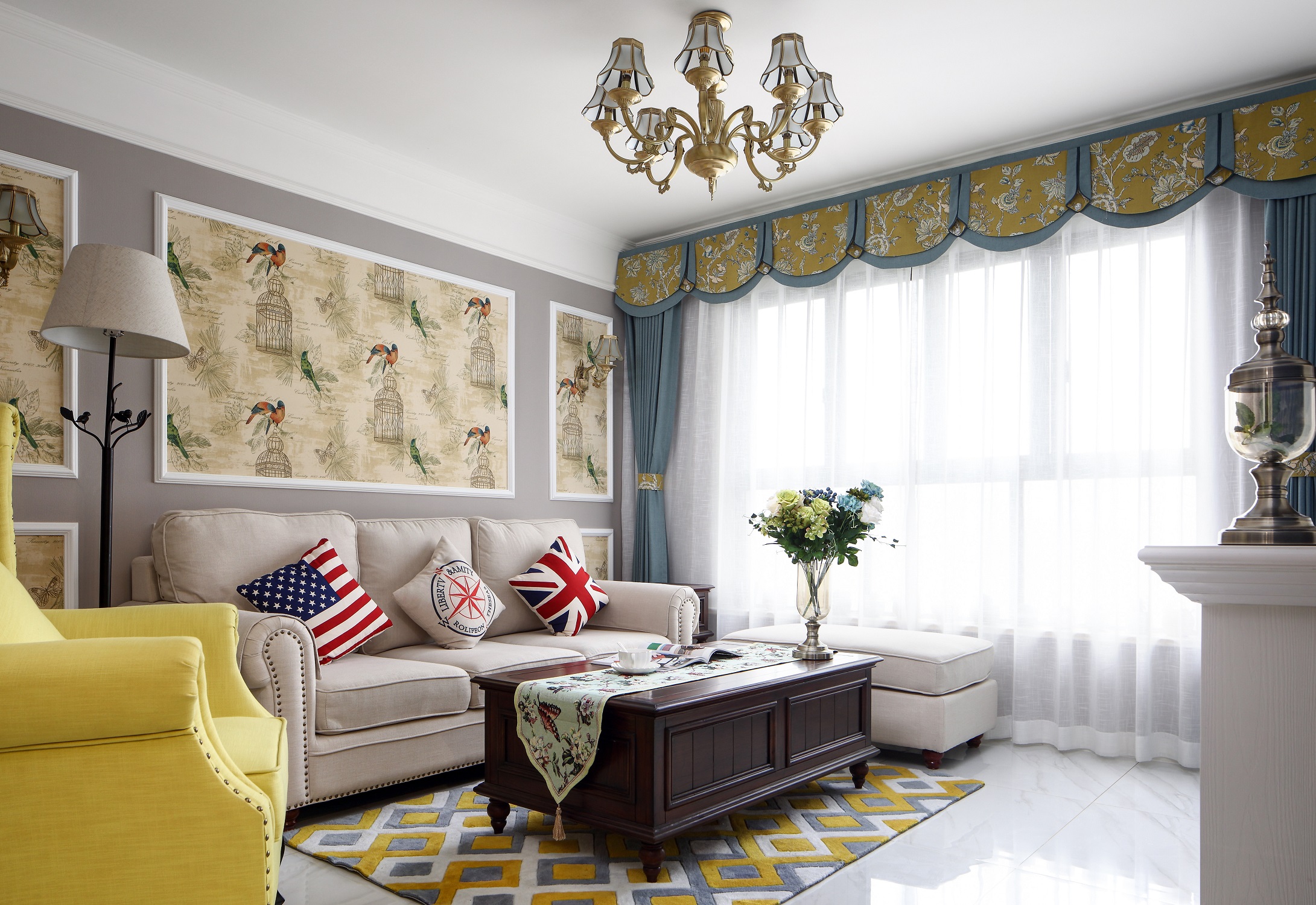 美式风格,15-20万装修,三居室装修,100平米装修,客厅,沙发,背景墙,黄色,窗帘