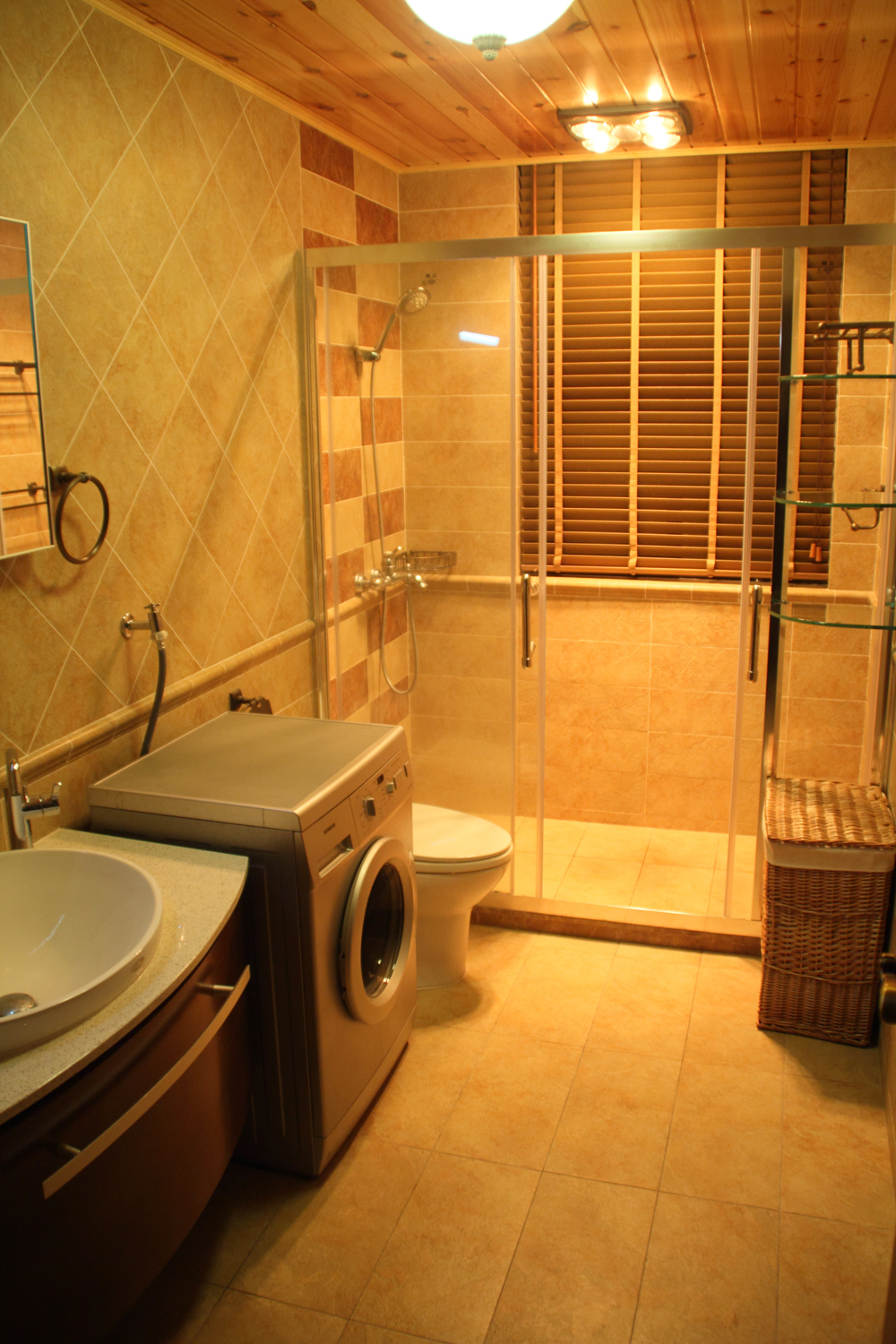 东南亚风格,15-20万装修,三居室装修,130平米装修,卫生间,隔断,淋浴房,暖色调