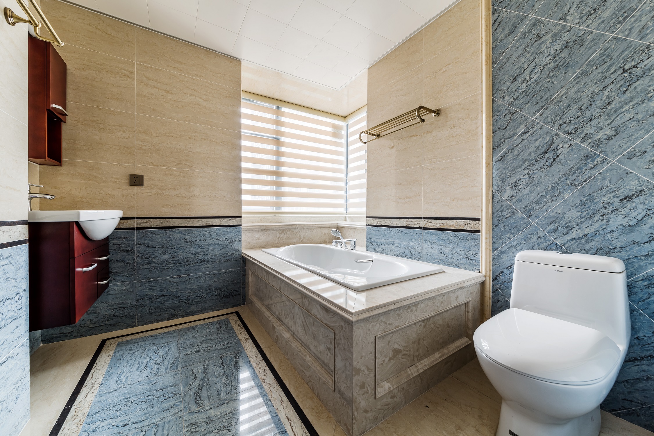 中式风格,20万以上装修,140平米以上装修,大户型,卫生间,浴缸,蓝色,瓷砖
