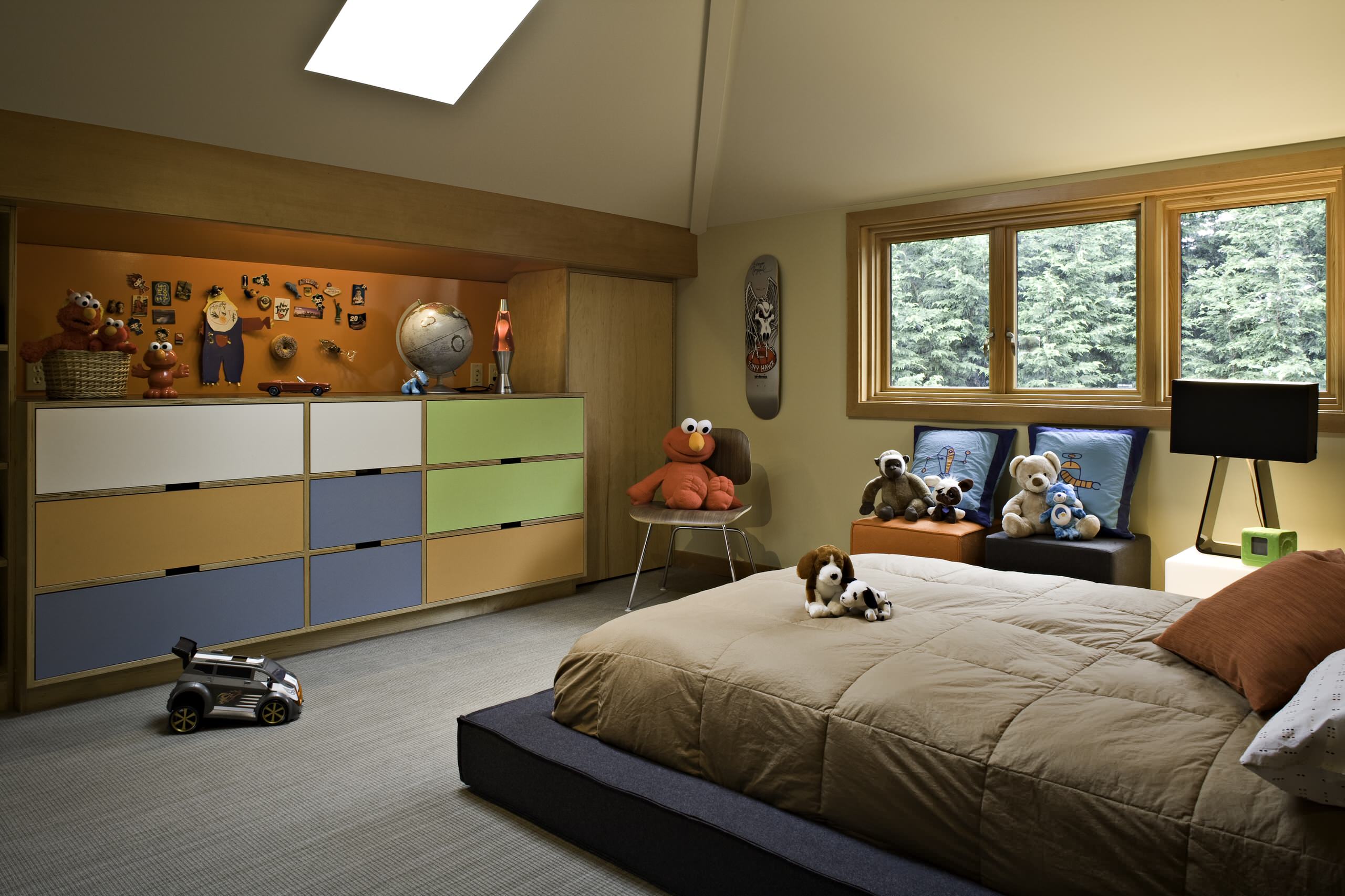 儿童房的窗户装修时一定要安装栏杆这样才能更好的确保小孩的安全