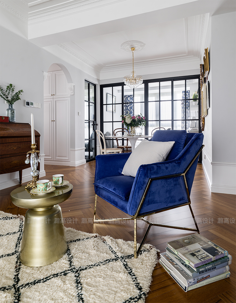 现代轻法式风三居装修蓝色沙发椅设计图
