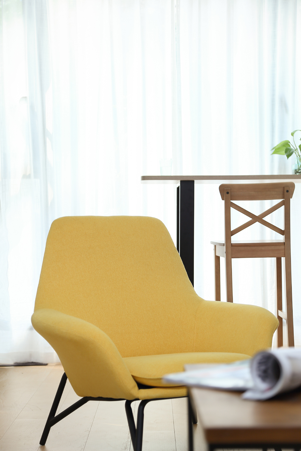 85平北欧风格装修黄色单椅设计