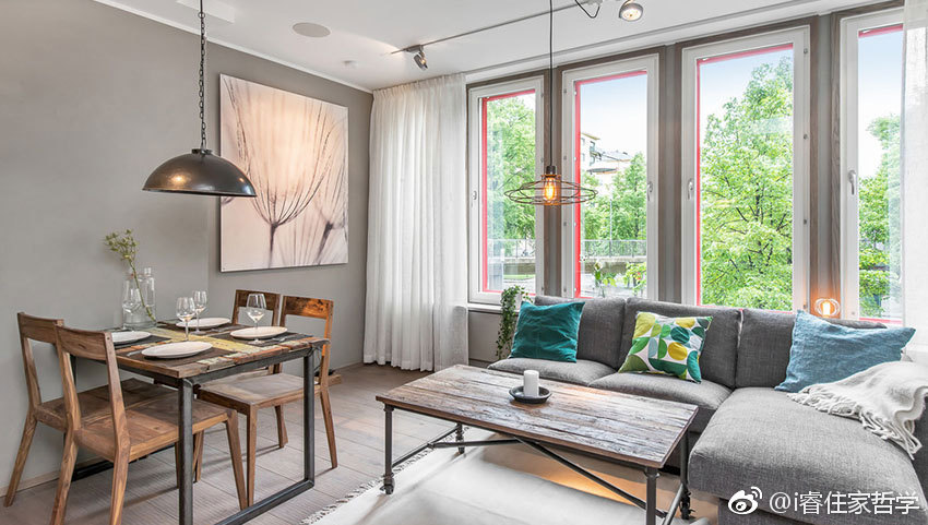 瑞典30平米的开放式轻工业风格的小公寓,联排的大玻璃窗,给这.