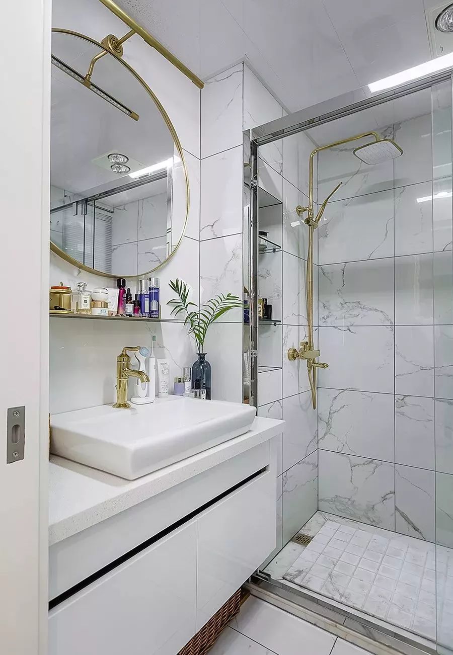 卫生间面积小装上壁龛用起来真方便