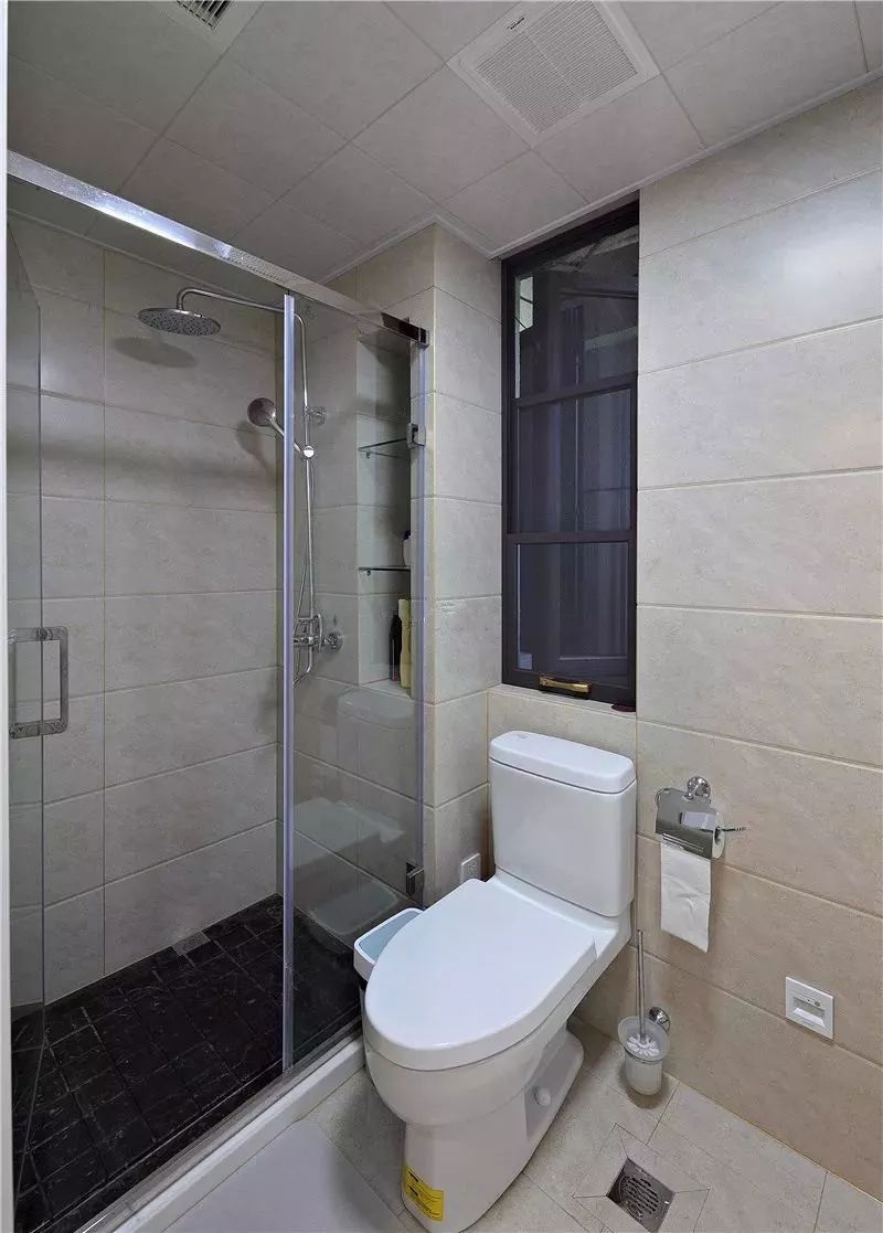 卫生间面积小装上壁龛用起来真方便