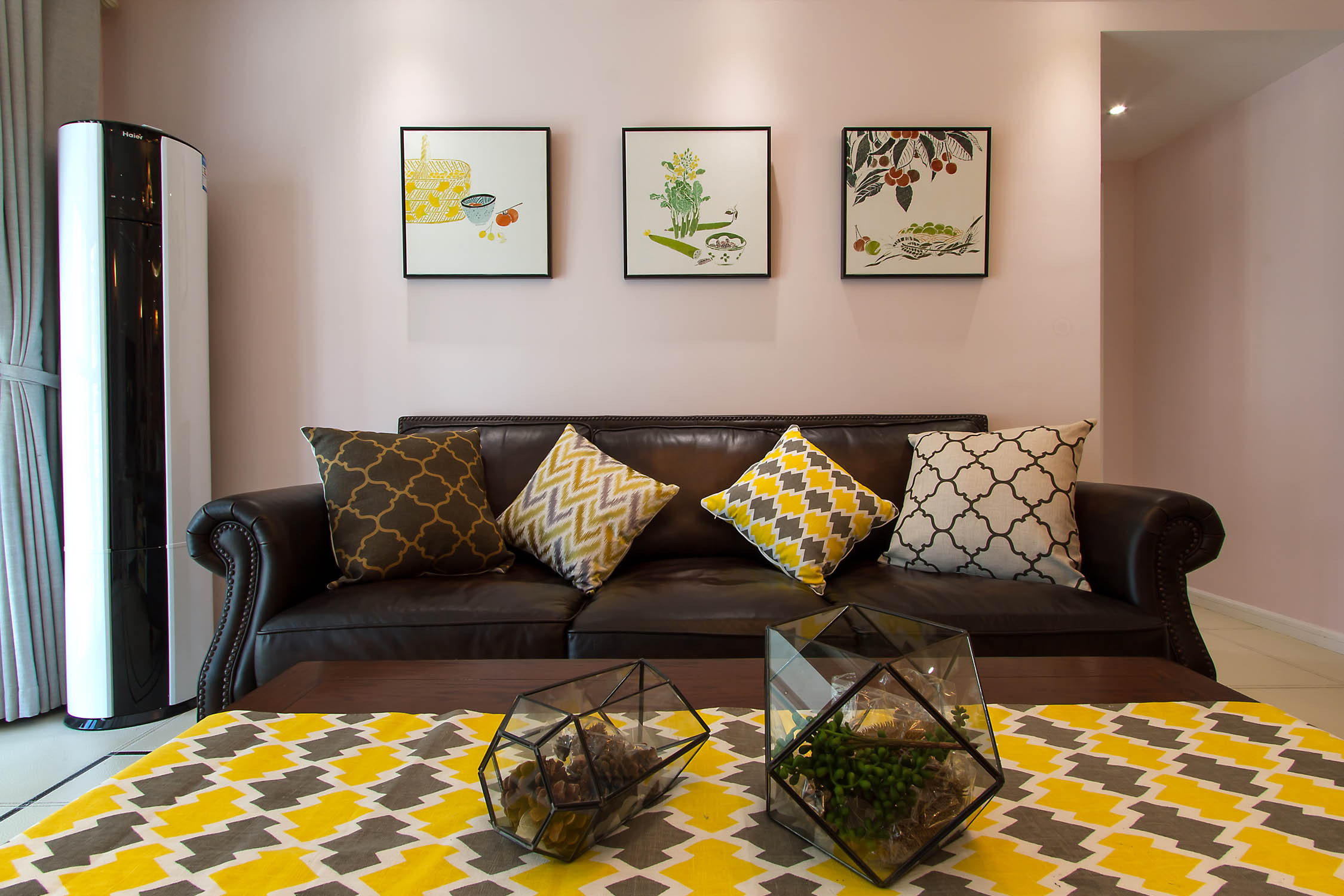 现代简美三居之家沙发背景墙图片