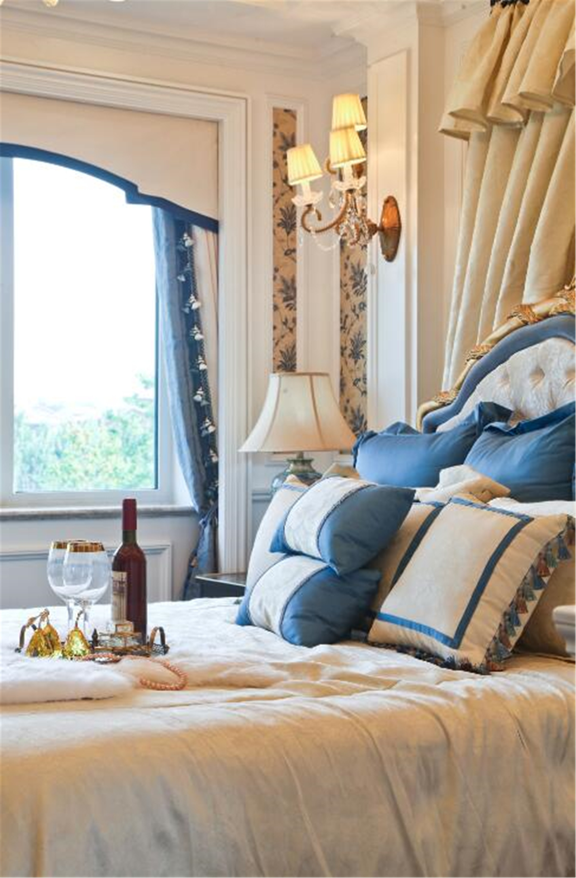 别墅装修,豪华型装修,140平米以上装修,卧室,法式风格,窗帘,床上用品,蓝色