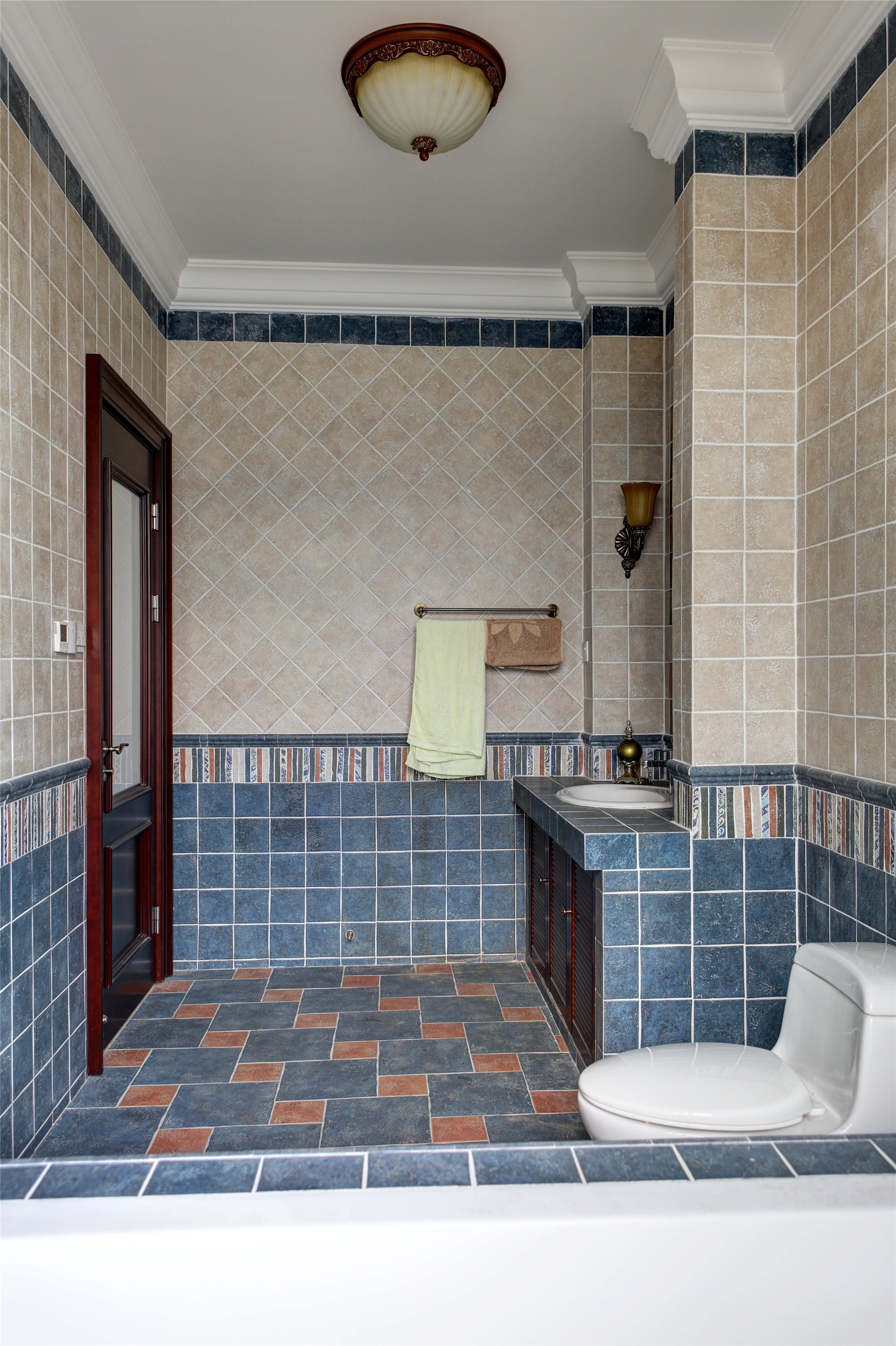 古典美式别墅装修卫生间搭配图
