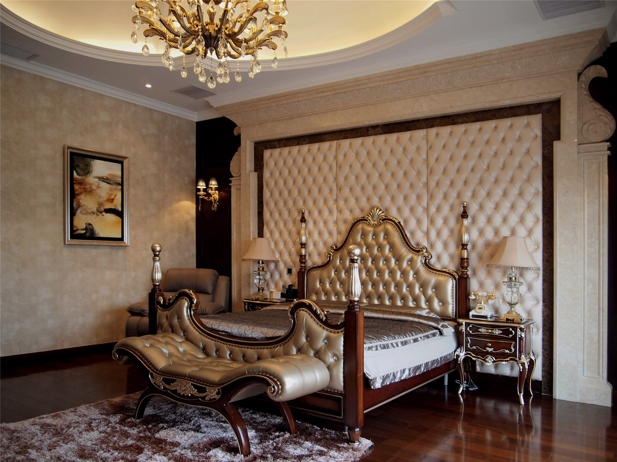 别墅装修,欧式风格,豪华型装修,140平米以上装修,卧室,床头软包,咖啡色,米色