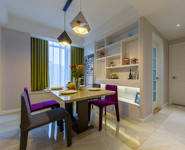 餐厅原是最担心的,2米4的间距总担心坐着很局促,但后来证明是我们想多