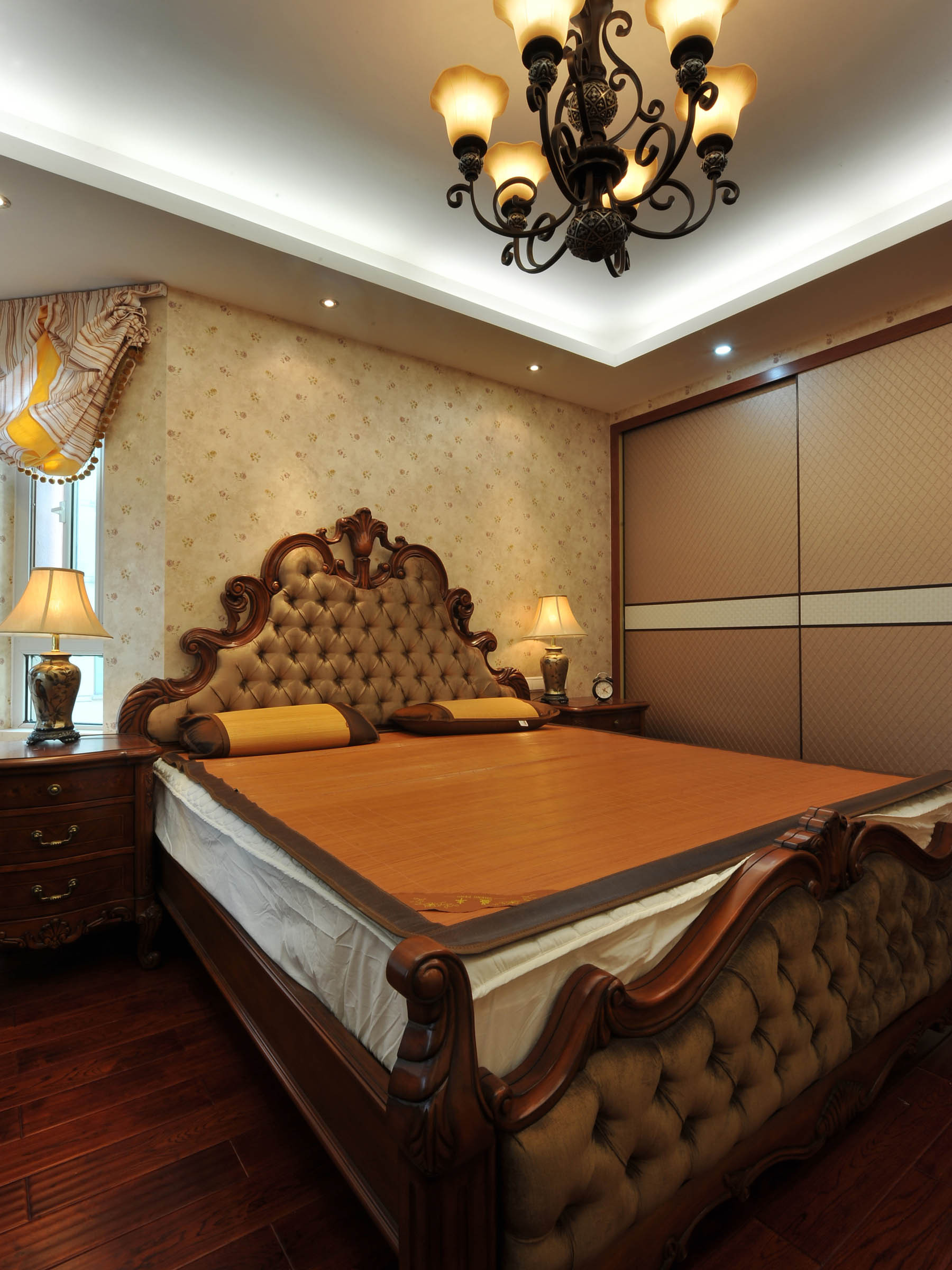 160平美式风格家床头背景墙图片