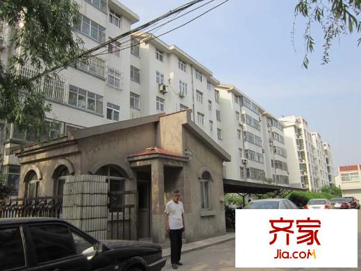 亚洲房地产宿舍外景图