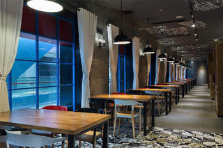 餐饮空间装修玻璃窗设计