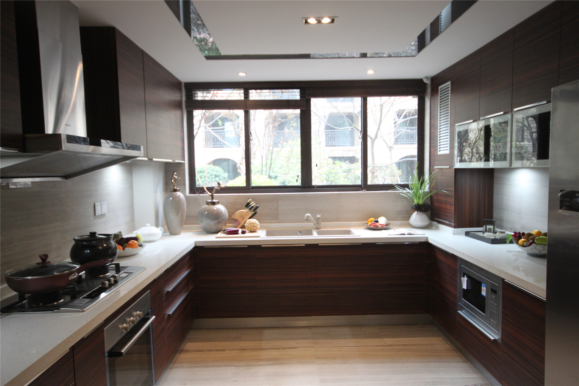 新中式复式三居装修厨房布局图