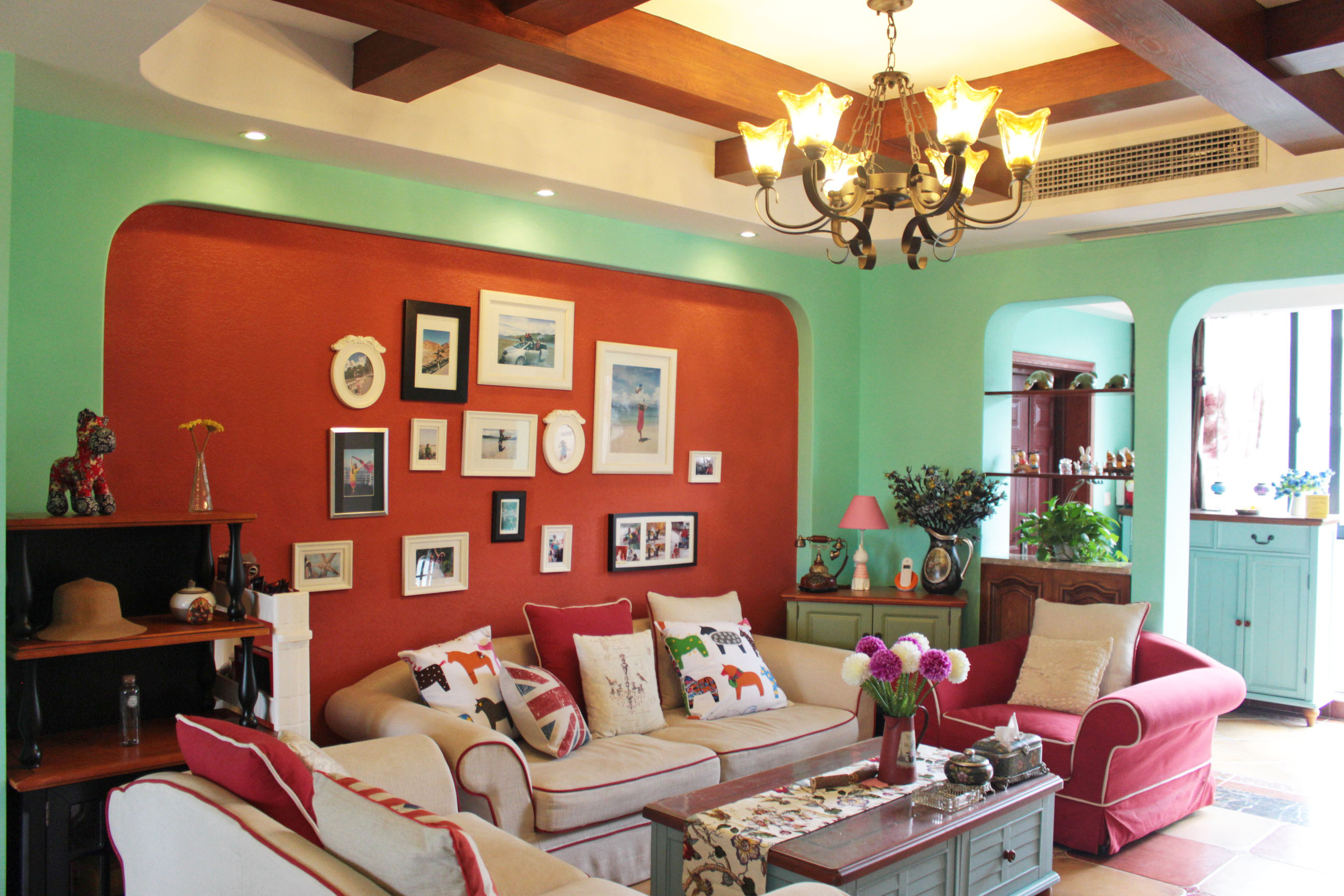 田园风格,20万以上装修,三居室装修,100平米装修,客厅,沙发背景墙,红色