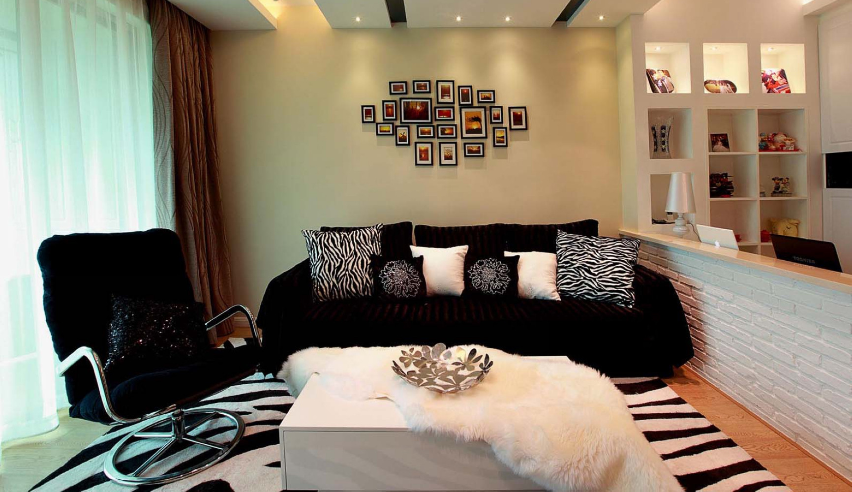110平米装修,10-15万装修,二居室装修,客厅,现代简约风格,沙发,地毯,黑白