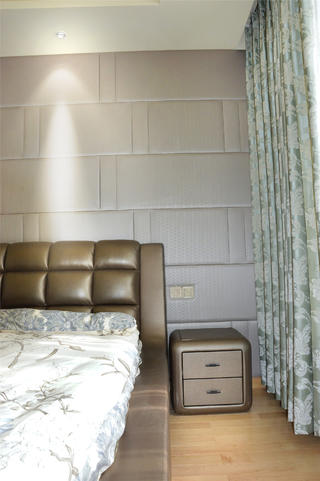 130平现代风格家卧室布置图