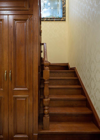 新古典美式装修楼梯储物柜图片