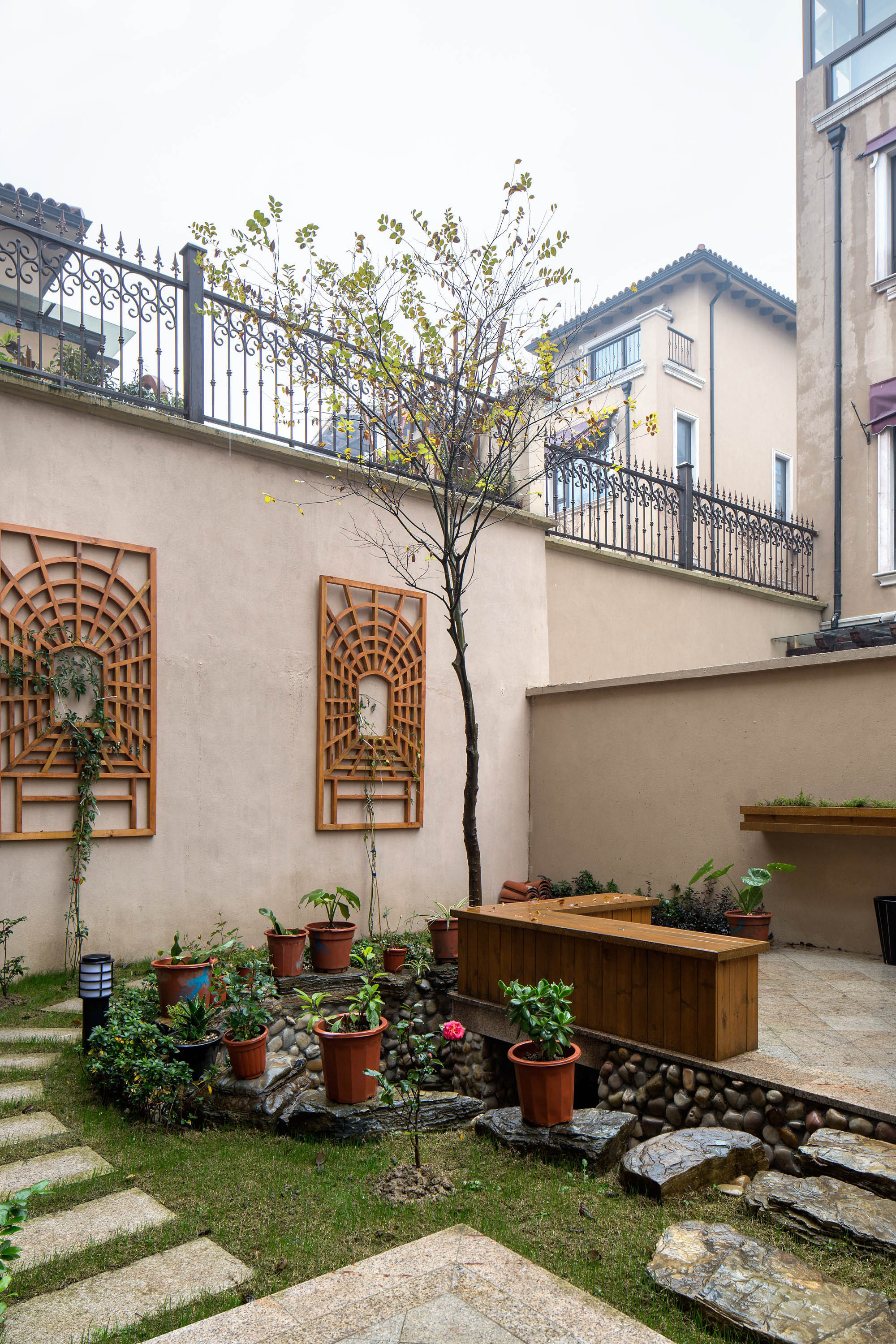 新古典欧式别墅装修花园欣赏图