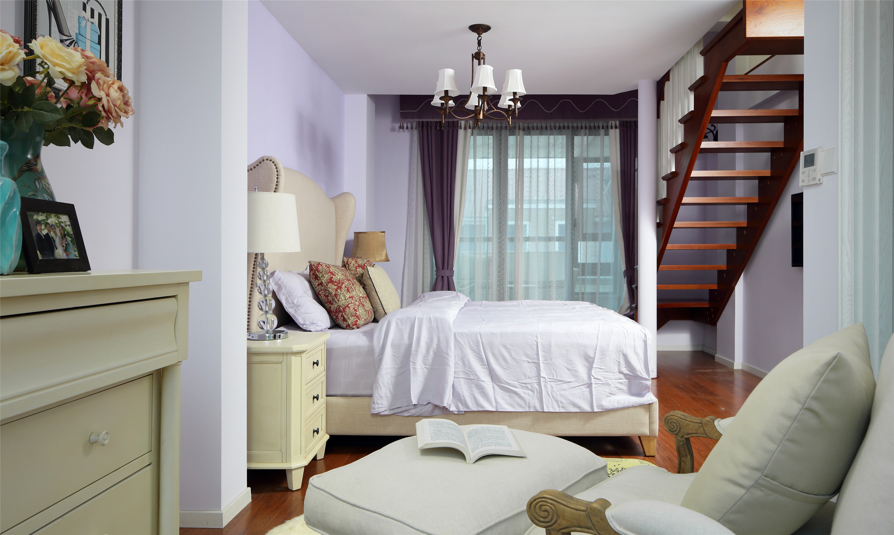美式风格,别墅装修,20万以上装修,140平米以上装修,卧室,背景墙,床头柜,紫色,白色