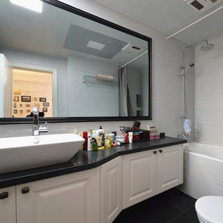 140平美式两居室装修卫生间搭配图
