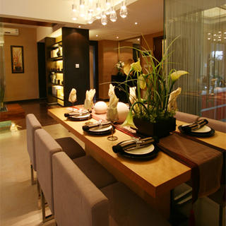 140平东南亚风格家餐桌图片
