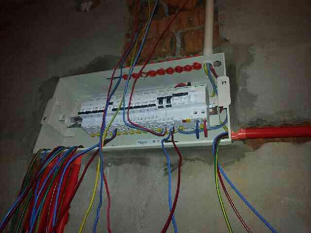 强电箱,密密麻麻的线,大家看看规范吗?