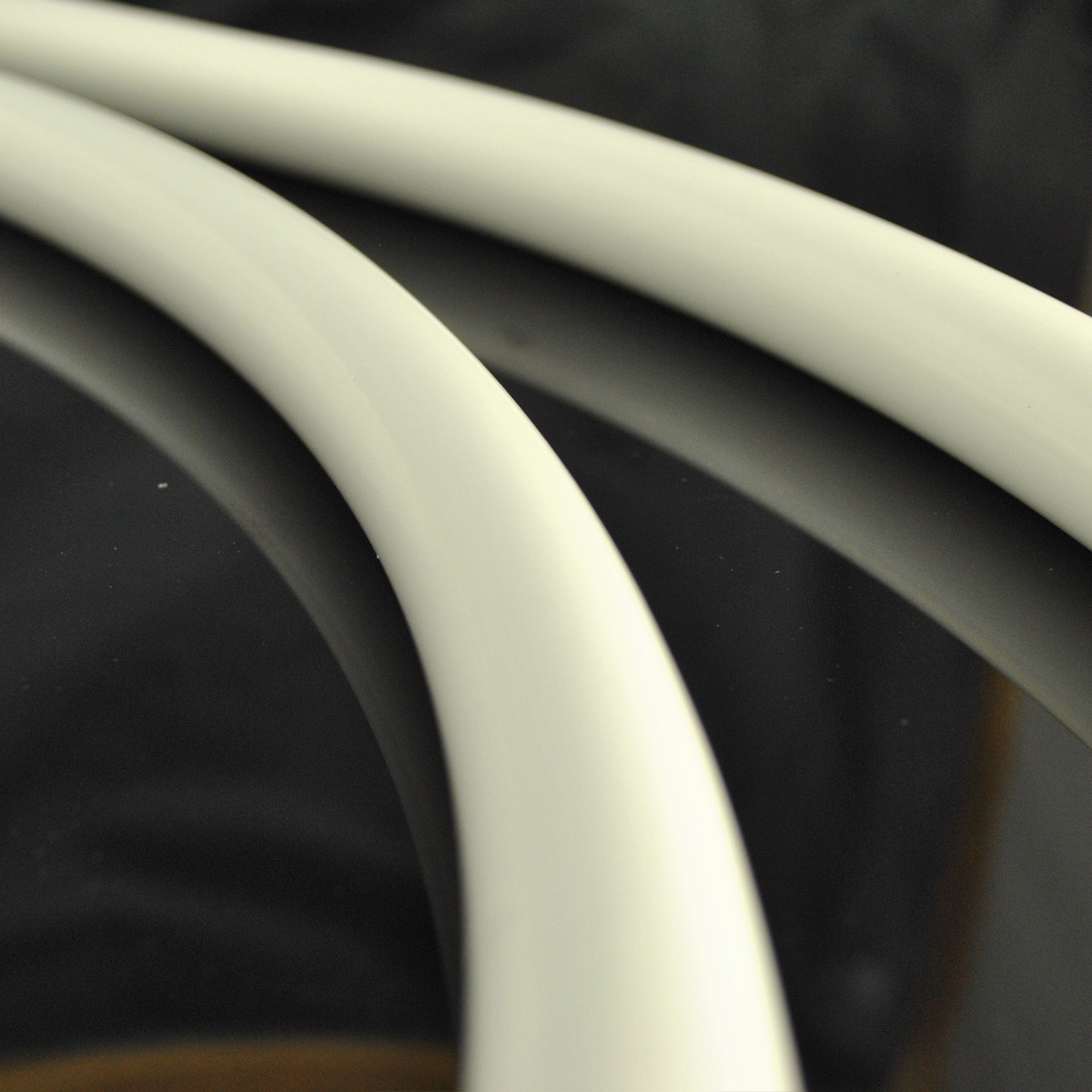 致尚 白色铁钠米消音 轨道