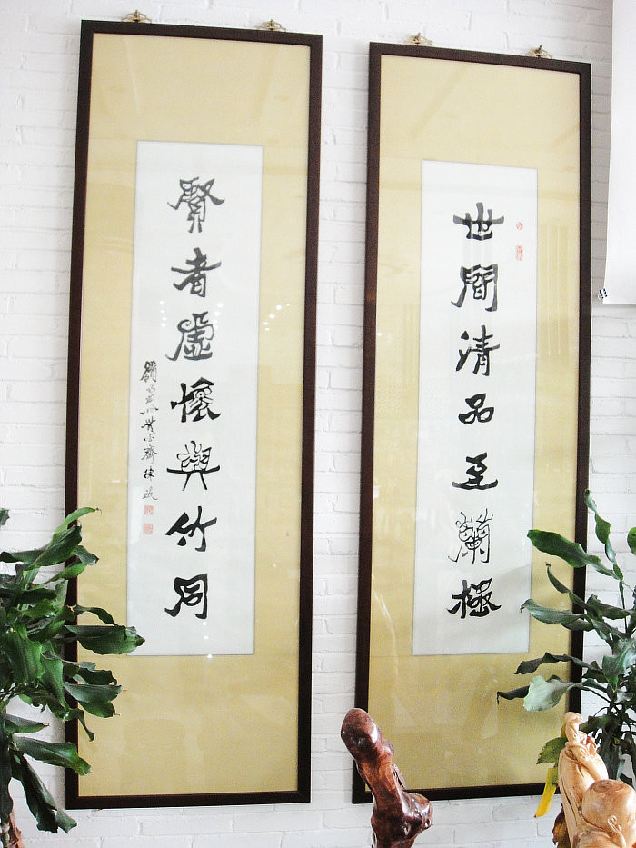 马狮麟 白色独立广西陈政六尺楹联 书法