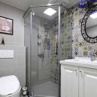两居室美式之家卫生间装潢图