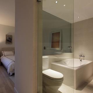 两居室简约风格家卫生间设计图