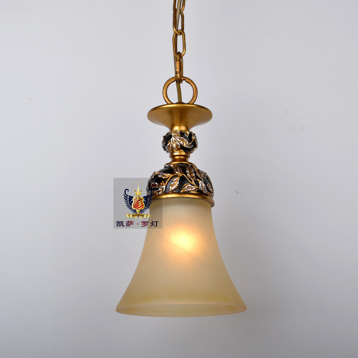 凯萨·罗灯 红古铜+黑色玻璃树脂欧式镂空雕花白炽灯节能灯 吊灯